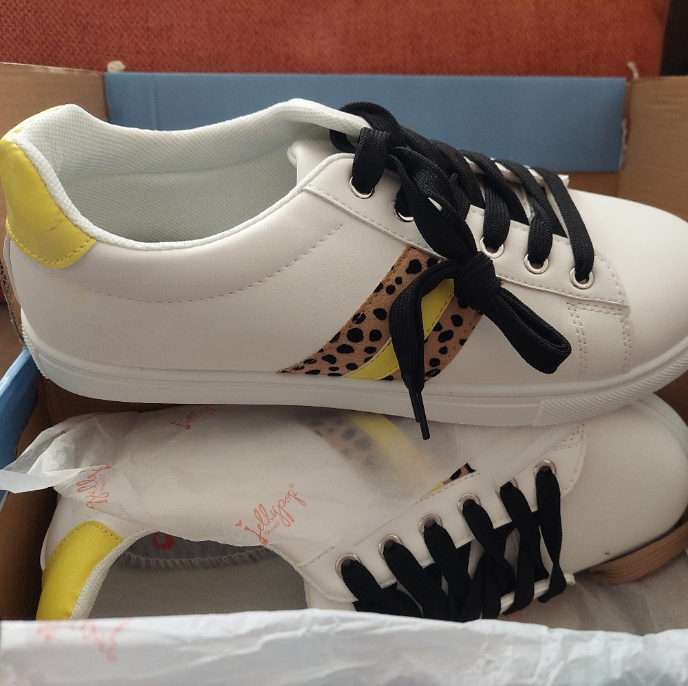 Womens shoes size 10